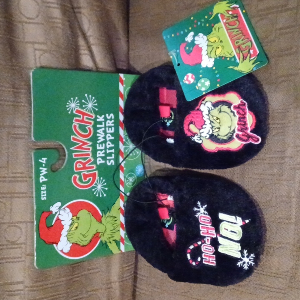 New Grinch Prewalk Slippers Size 4